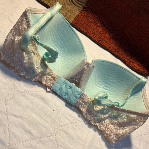 Victoria's Secret Other - 💥3/$13.00💥victoria secret Lace Bra 34DD